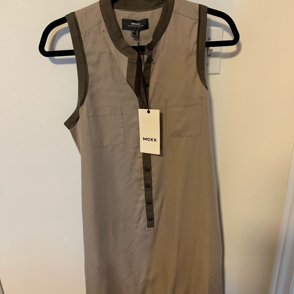 Dress with tie belt